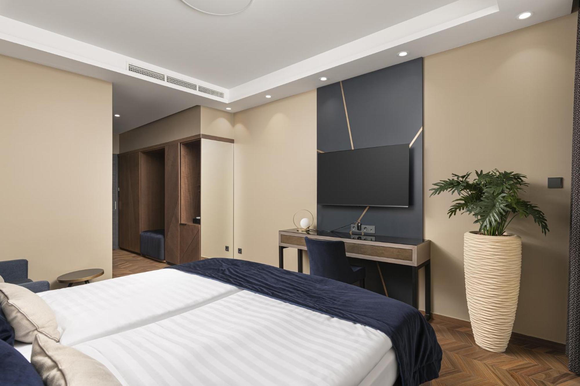 Avalon Resort & Spa มิชโคลซ์ ภายนอก รูปภาพ